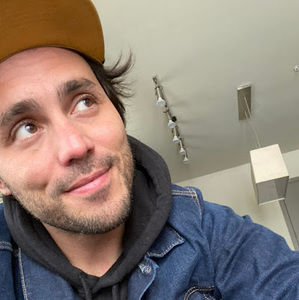 Meet your Posher, Carlos